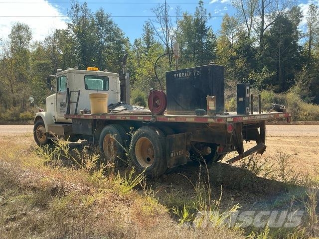 International 9300 Lastbil med lad/Flatbed
