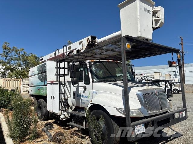 International DuraStar 4400 Ant vilkikų montuojamos kėlimo platformos