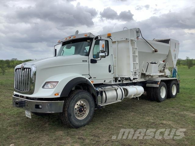 International HX620 Betonmixers en pompen