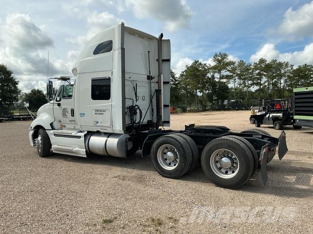 International LF687 牵引车