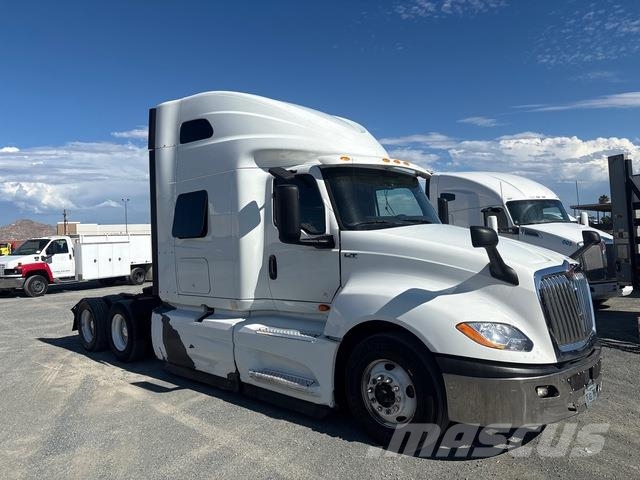 International LT625 وحدات الجر