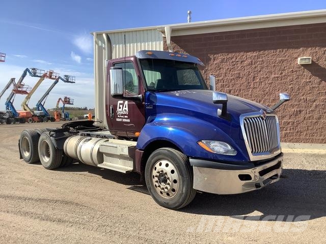 International LT625 Autotractoare