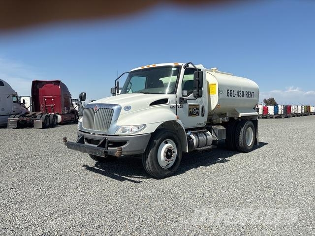 International MV607 صهاريج مياه