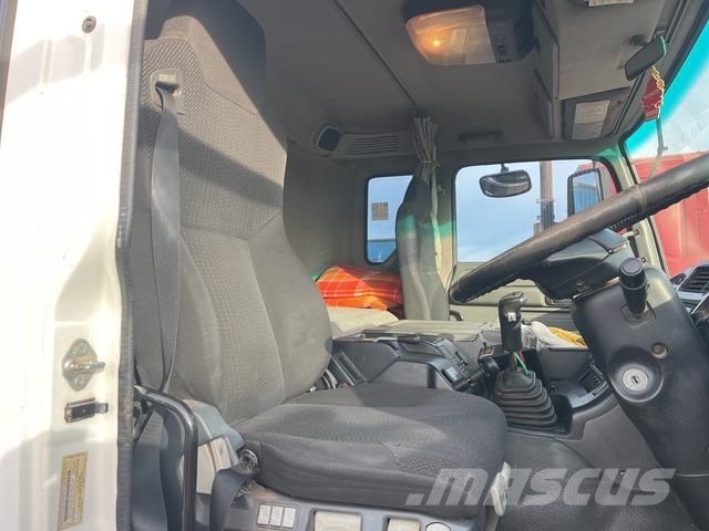 Isuzu CXZ GIGA Camiones tractor