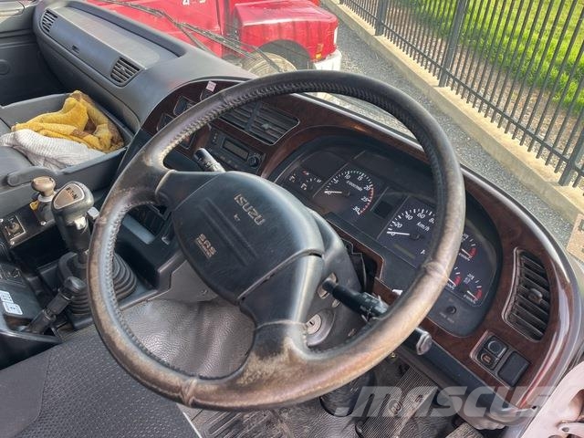 Isuzu CXZ GIGA Camiones tractor