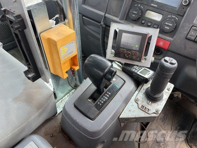 Isuzu FRR 600 المنصات الهوائية المثبتة على شاحنة