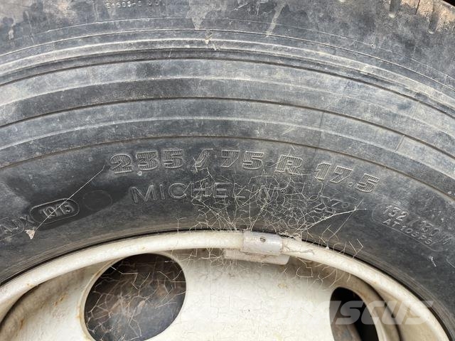 Isuzu FRR 600 المنصات الهوائية المثبتة على شاحنة