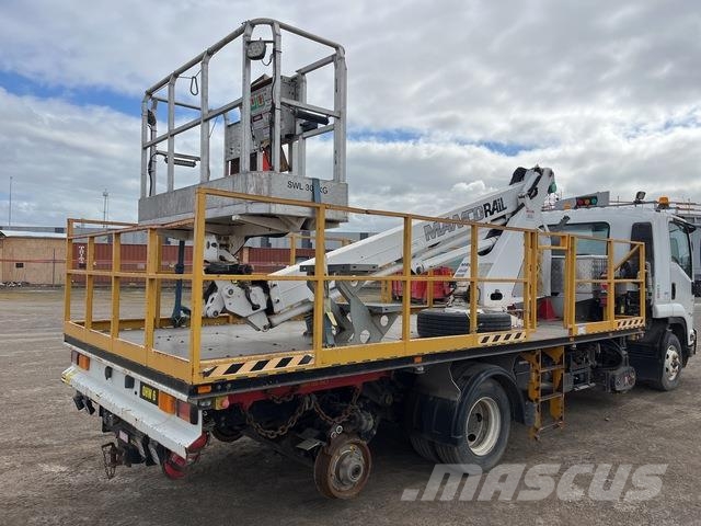 Isuzu FRR 600 المنصات الهوائية المثبتة على شاحنة
