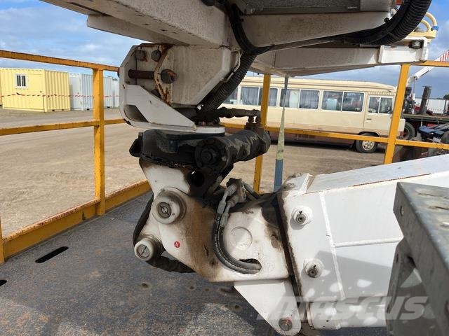Isuzu FRR 600 المنصات الهوائية المثبتة على شاحنة