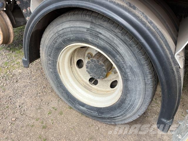 Isuzu FRR 600 المنصات الهوائية المثبتة على شاحنة