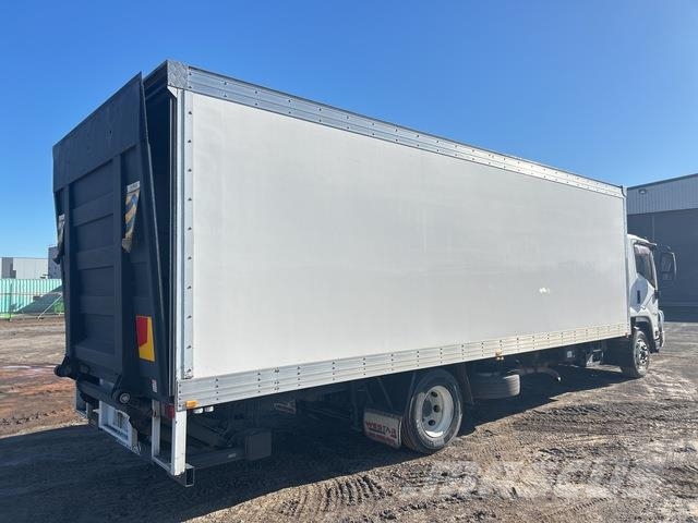 Isuzu FSD140-260 貨箱式卡車