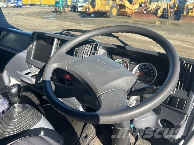 Isuzu FSD140-260 貨箱式卡車