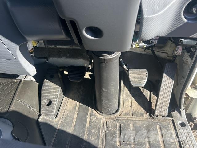 Isuzu FSD140-260 貨箱式卡車