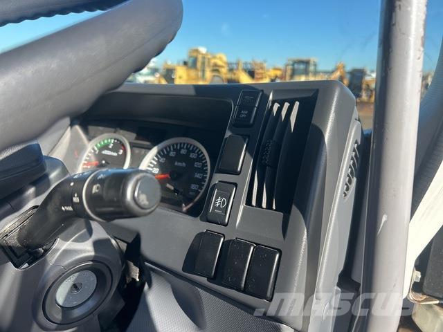 Isuzu FSD140-260 貨箱式卡車