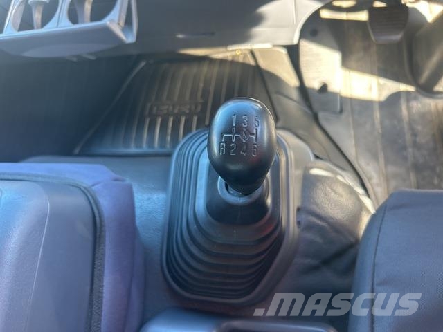 Isuzu FSD140-260 貨箱式卡車