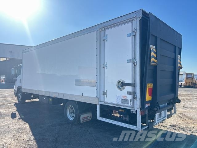 Isuzu FSD140-260 貨箱式卡車