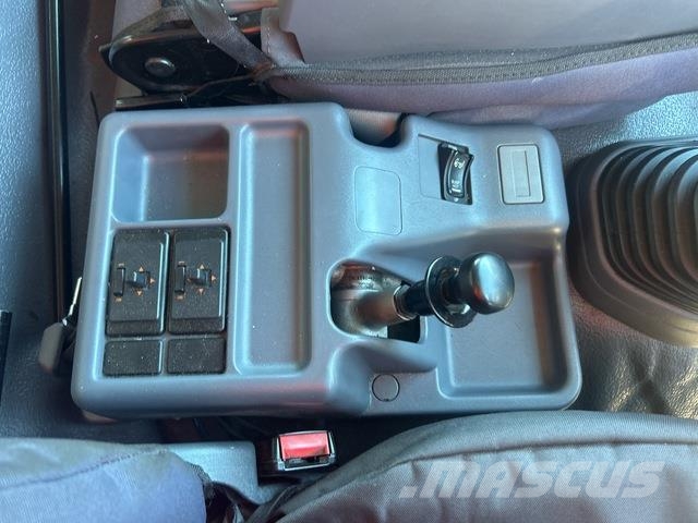 Isuzu FSD140-260 貨箱式卡車