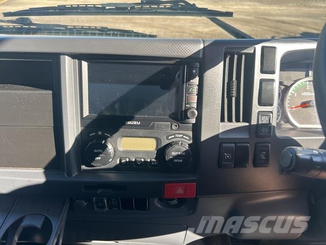 Isuzu FSD140-260 貨箱式卡車