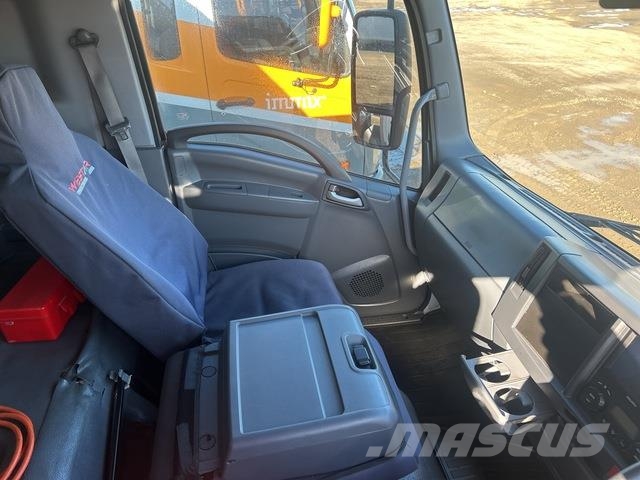 Isuzu FSD140-260 貨箱式卡車