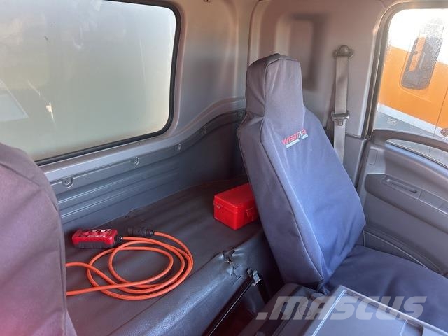 Isuzu FSD140-260 貨箱式卡車