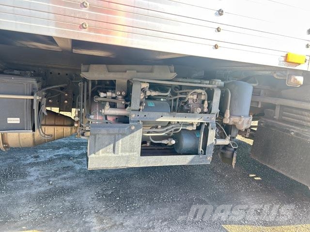 Isuzu FSD140-260 貨箱式卡車