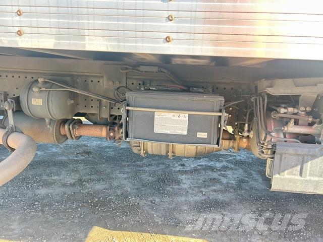 Isuzu FSD140-260 貨箱式卡車