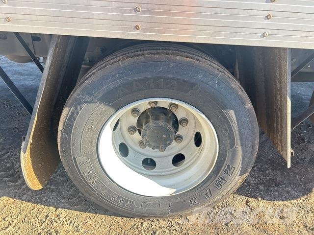 Isuzu FSD140-260 貨箱式卡車