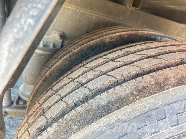 Isuzu FSD140-260 貨箱式卡車