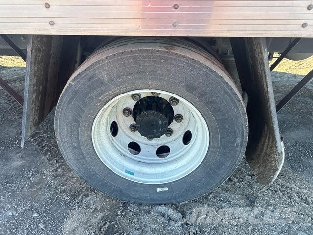 Isuzu FSD140-260 貨箱式卡車