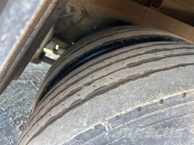 Isuzu FSD140-260 貨箱式卡車