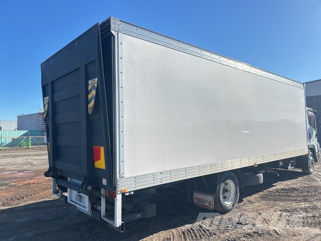 Isuzu FSD140-260 貨箱式卡車