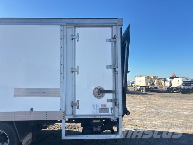 Isuzu FSD140-260 貨箱式卡車
