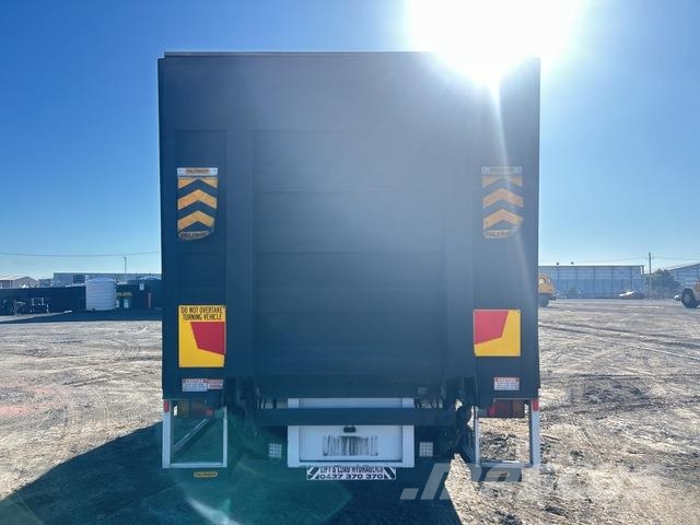 Isuzu FSD140-260 貨箱式卡車