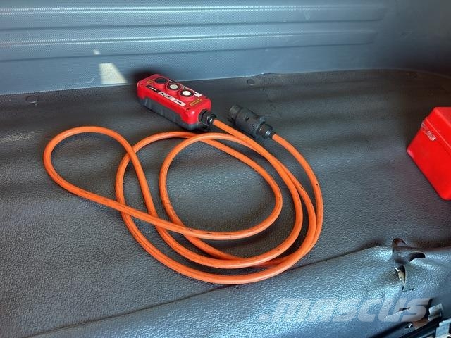 Isuzu FSD140-260 貨箱式卡車