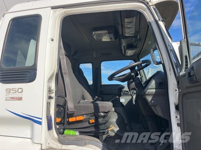 Isuzu FVR900 厢式货车