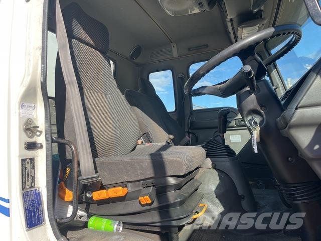 Isuzu FVR900 厢式货车