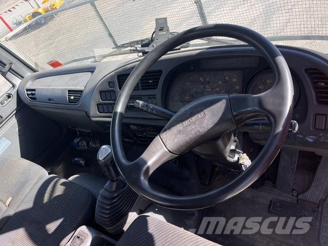 Isuzu FVR900 厢式货车