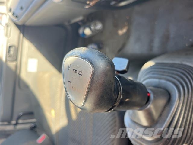 Isuzu FVR900 厢式货车