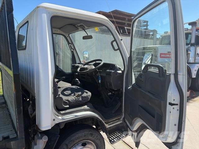 Isuzu NKR250S 플랫베드/드롭사이드 트럭