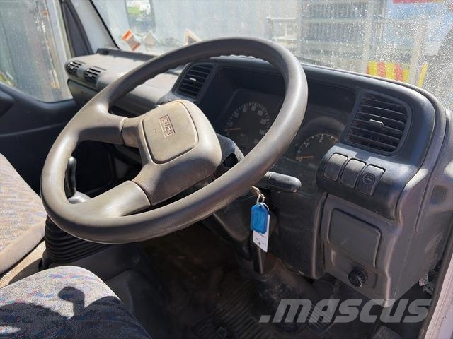 Isuzu NKR250S 플랫베드/드롭사이드 트럭