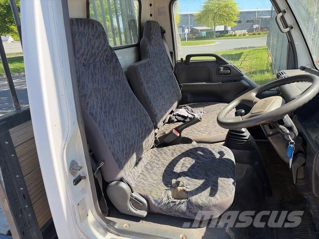 Isuzu NKR250S 플랫베드/드롭사이드 트럭