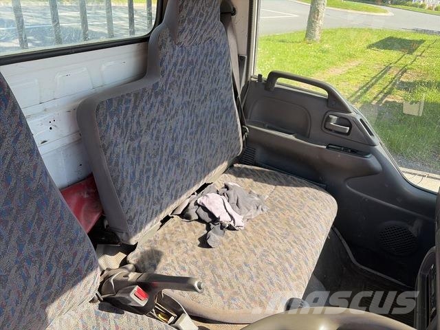 Isuzu NKR250S 플랫베드/드롭사이드 트럭