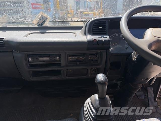 Isuzu NKR250S 플랫베드/드롭사이드 트럭