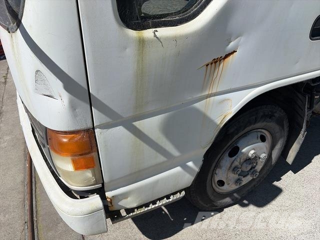 Isuzu NKR250S 플랫베드/드롭사이드 트럭