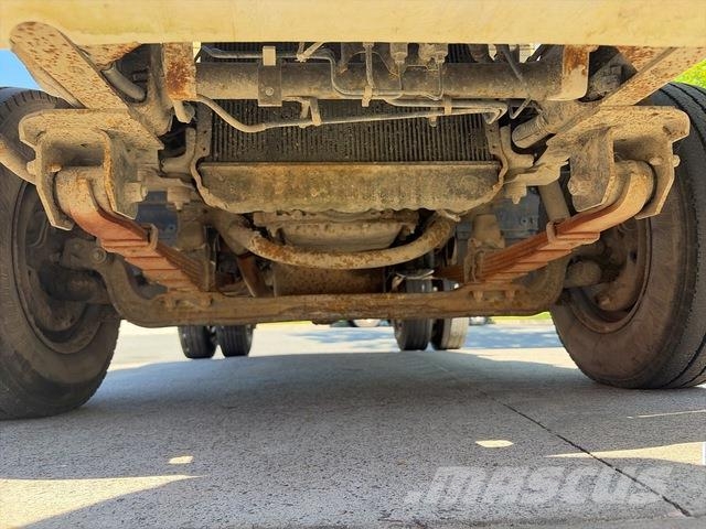 Isuzu NKR250S 플랫베드/드롭사이드 트럭
