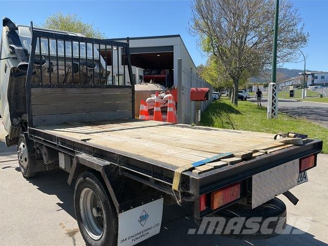 Isuzu NKR250S 플랫베드/드롭사이드 트럭