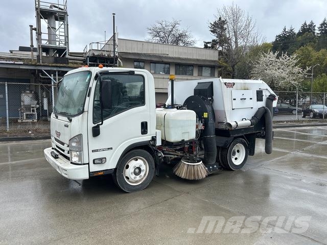 Isuzu NPR شاحنات كاسحة