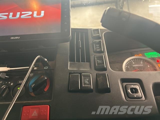 Isuzu NPS75 救援車