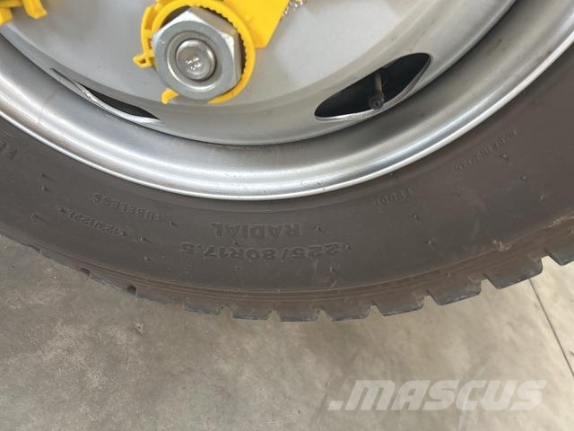Isuzu NPS75 救援車