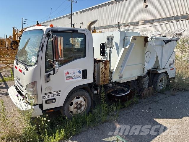 Isuzu NQR Camión de barrendero